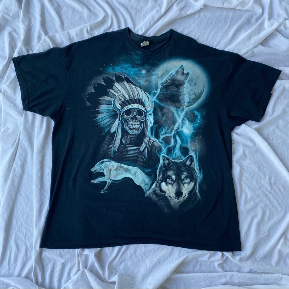 Gildan Black Wolf and Skull Graphic Tee